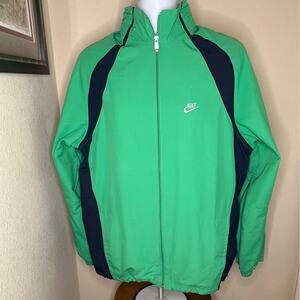 1990’s 
Nike Men’s windbreaker Green with hood